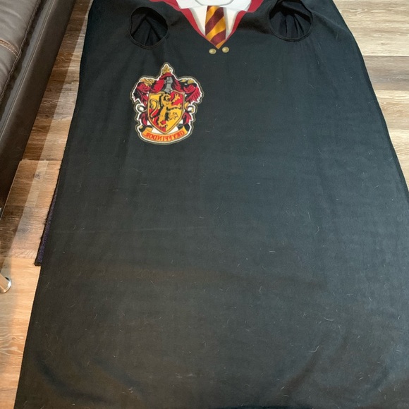 Harry Potter throw blanket with sleeves. - Picture 4 of 6